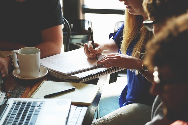 sms personnalisé en 2025 : comment augmenter l’engagement client grâce à la personnalisation des messages ?